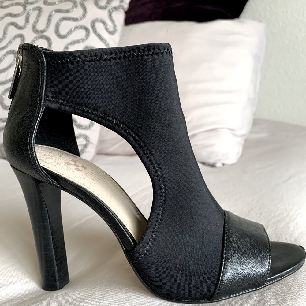 VINCE CAMUTO Heels size 5